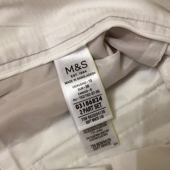 Absolutely new M&S pleated high-waisted shorts - Picture 4 of 6